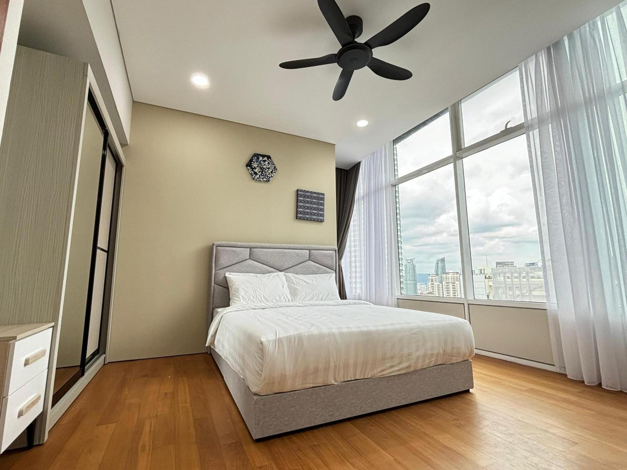 Sky Suites At Klcc By Mitstay Kuala Lumpur Luaran gambar