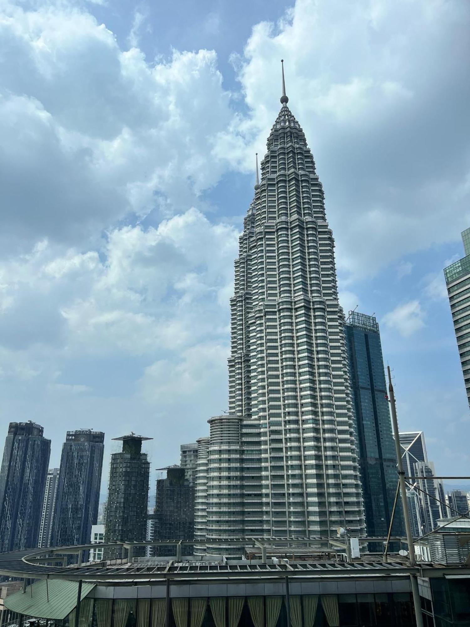 Sky Suites At Klcc By Mitstay Kuala Lumpur Luaran gambar