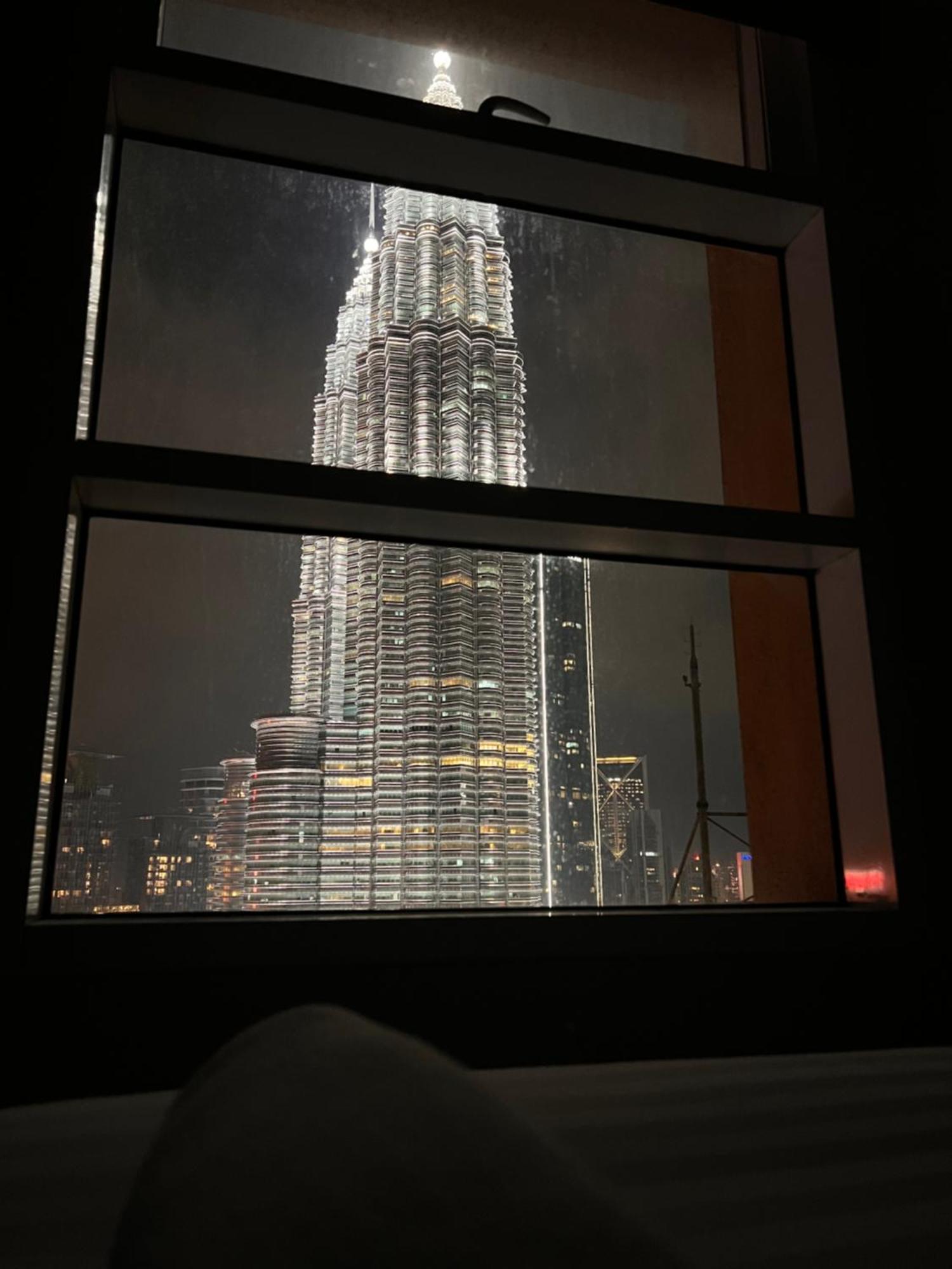 Sky Suites At Klcc By Mitstay Kuala Lumpur Luaran gambar