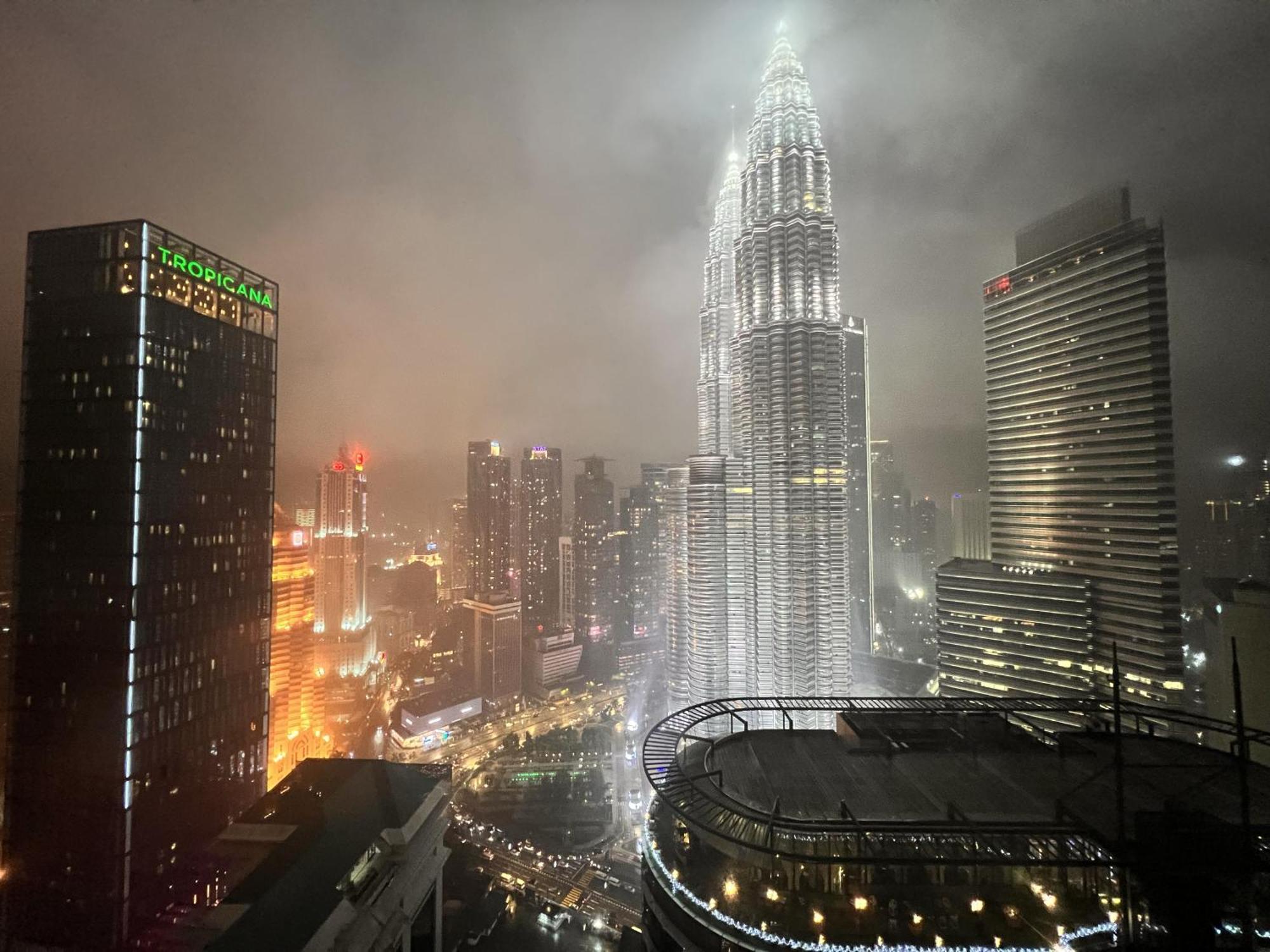 Sky Suites At Klcc By Mitstay Kuala Lumpur Luaran gambar