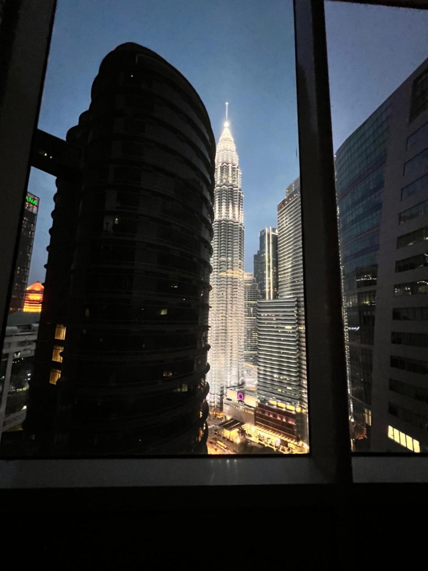 Sky Suites At Klcc By Mitstay Kuala Lumpur Luaran gambar