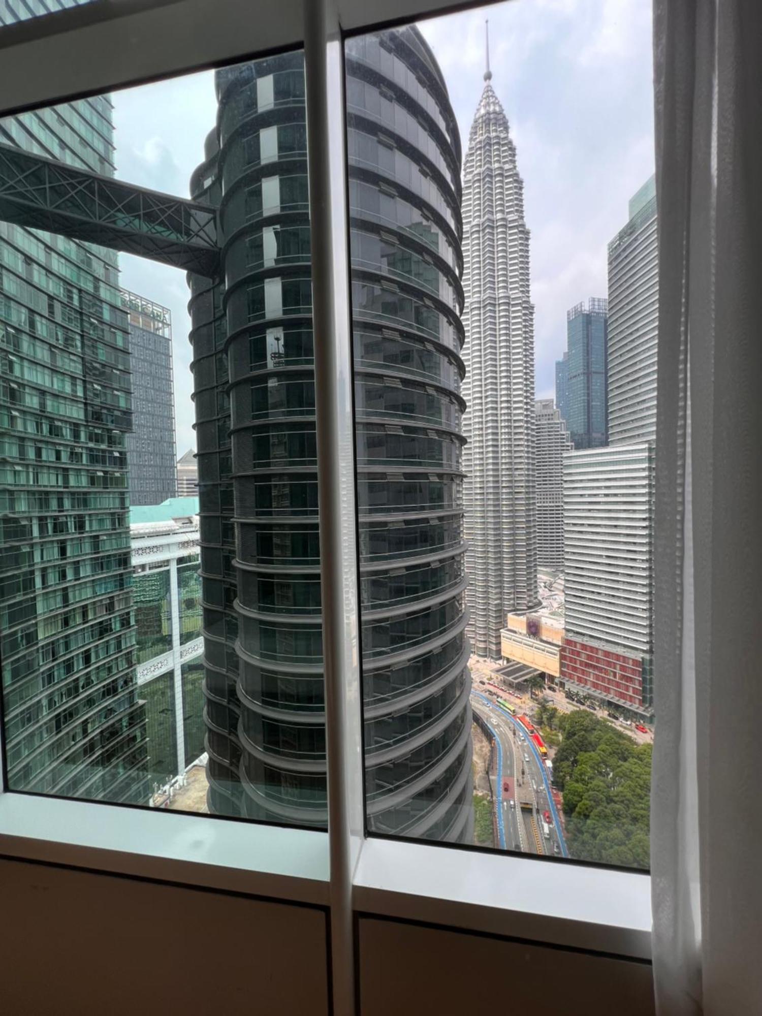 Sky Suites At Klcc By Mitstay Kuala Lumpur Luaran gambar