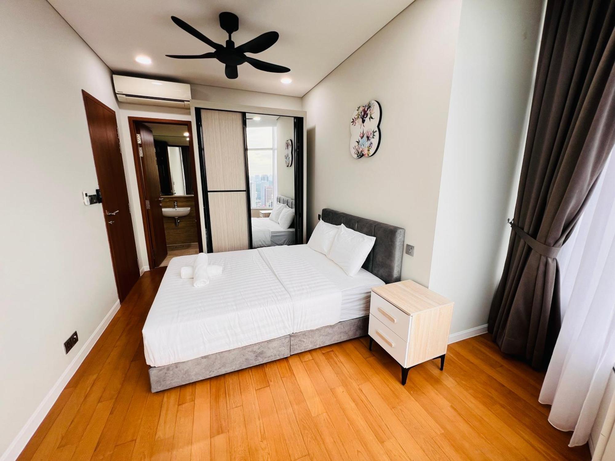 Sky Suites At Klcc By Mitstay Kuala Lumpur Luaran gambar
